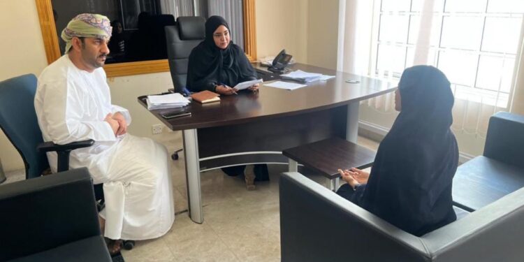 “العمل” تجري مقابلات شخصية لعدد من الباحثين عن عمل بشمال الباطنة