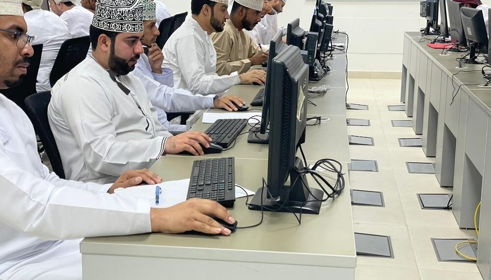 غدًا.. وزارة العمل تبدأ الإعلان عن عدد من فرص العمل بالتنسيق مع الجهات العسكرية والأمنية 1 غدًا.. وزارة العمل تبدأ الإعلان عن عدد من فرص العمل بالتنسيق مع الجهات العسكرية والأمنية