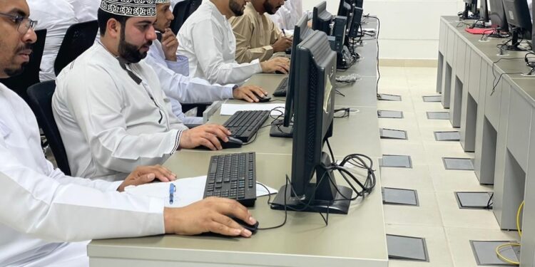 غدًا.. وزارة العمل تبدأ الإعلان عن عدد من فرص العمل بالتنسيق مع الجهات العسكرية والأمنية