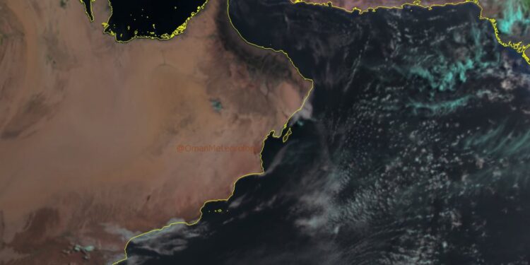 فرص تشكل السحب الركامية وهطول أمطار رعدية على جبال الحجر