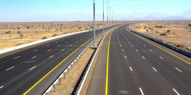 “تنبيه” بفتح تحويلة مرورية بطريق الباطنة العام بالسويق