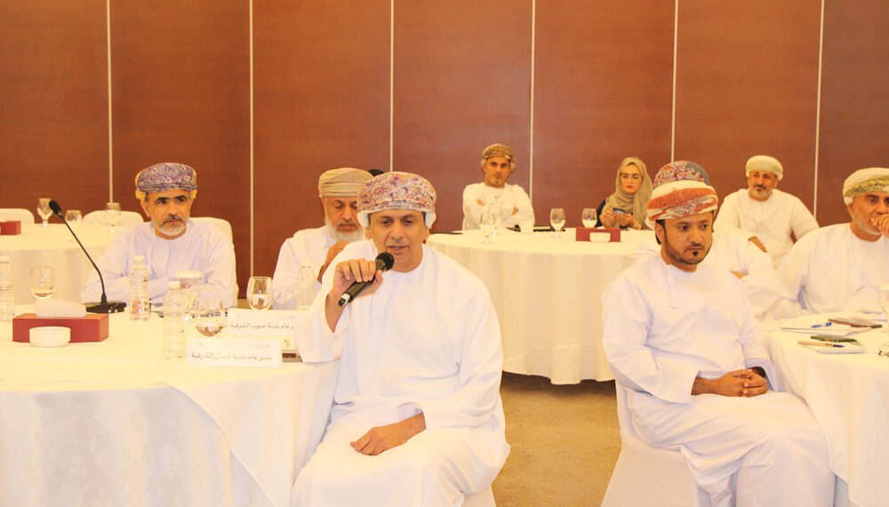 النقل والاتصالات وتقنية المعلومات تنظِّم حلقة عمل بشأن تفعيل اللامركزية وتحسين الحوكمة في إدارة وصيانة الطرق الموزعة والمحلية