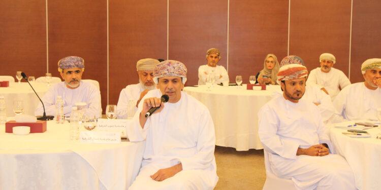 النقل والاتصالات وتقنية المعلومات تنظِّم حلقة عمل بشأن تفعيل اللامركزية وتحسين الحوكمة في إدارة وصيانة الطرق الموزعة والمحلية