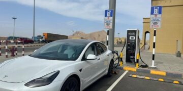 وزارة النقل والاتصالات توزع محطات لشحن السيارات الكهربائية