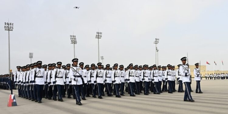 شرطة عُمان السُّلطانية تحتفل بتخريج دورات تأهيل المهارات الشُرطية ودفعة من الشّرطة المستجدين