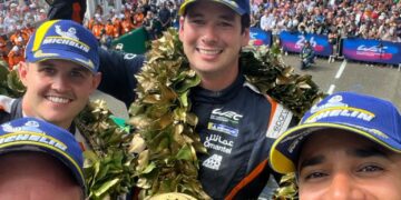 فوز تأريخي لفريق عمان للسباقات بالمركز الثاني في أصعب سباقات التحمل بالعالم في لومان 24 ساعة