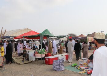 حركة تجارية نشطة وحضور كثيف إلى هبطة عيد الأضحى بولاية الخابورة