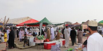 حركة تجارية نشطة وحضور كثيف إلى هبطة عيد الأضحى بولاية الخابورة