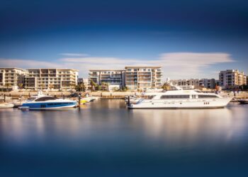 19 ترخيصا للمجمعات السياحية المتكاملة توفر 81 منشأه فندقية وأكثر من 42 ألف وحدة سكنية.