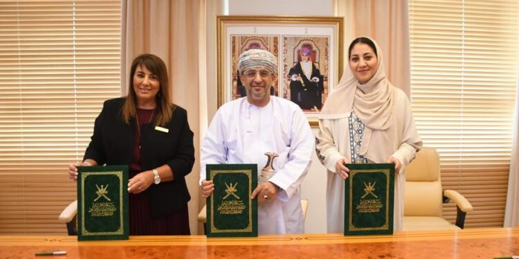 لتقديم منح دراسية..”التربية و التعليم” توقع اتفاقية تعاون 1 لتقديم منح دراسية..”التربية و التعليم” توقع اتفاقية تعاون