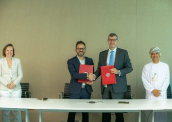 شركة تنمية نفط ⁧‫عُمان‬⁩ توقع على عقد تجاري مع شركة شل للتنمية عُمان