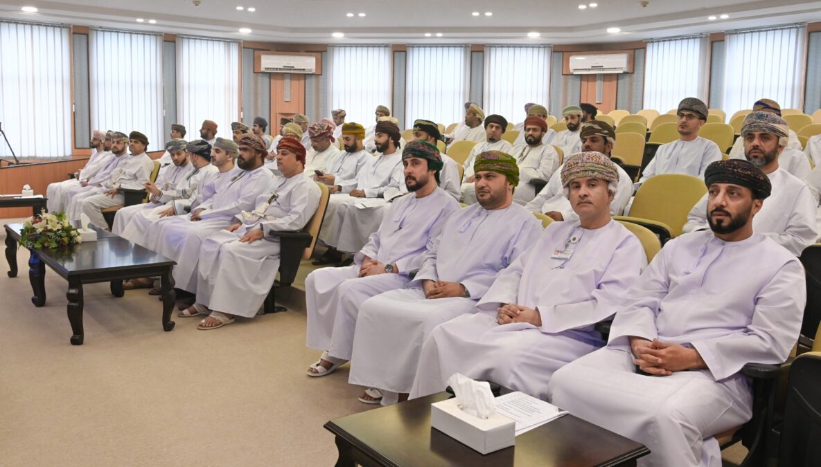 وزارة التجارة والصناعة وترويج الاستثمار تنظم حلقة عمل بمحافظة ظفار 2 IMG 0525