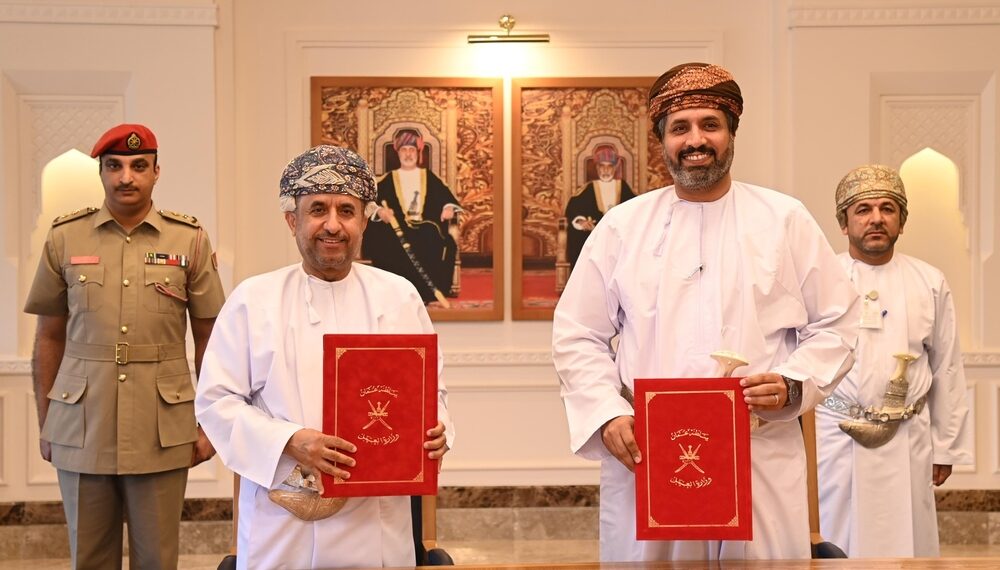 توقيع برامج التعاون المشترك بين وزارة الدفاع والحرس السلطاني العُماني مع وزارة العمل 1 توقيع برامج التعاون المشترك بين وزارة الدفاع والحرس السلطاني العُماني مع وزارة العمل