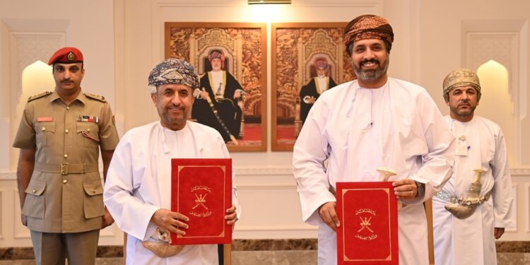 توقيع برامج التعاون المشترك بين وزارة الدفاع والحرس السلطاني العُماني مع وزارة العمل
