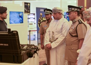 معرض توعوي لهيئة الدفاع المدني والإسعاف بنزوى