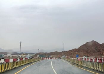 تنبيه بفتح تحويلة مرورية مؤقتة على ⁧‫طريق الرسيل – بدبد