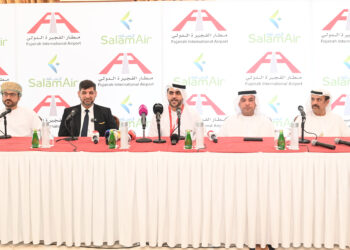 مطار الفجيرة الدولي يستقبل أولى رحلات طيران السلام القادمة من مطار مسقط الدولي