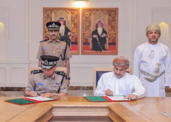 وزارة العمل وشرطة عُمان السلطانية توقِّعان عددًا من برامج التعاون المشتركة