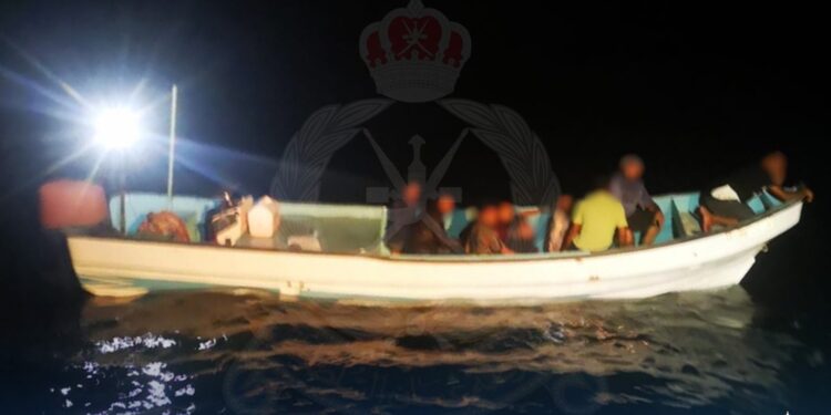 ضبط شخص أثناء محاولته تهريب 9 وافدين