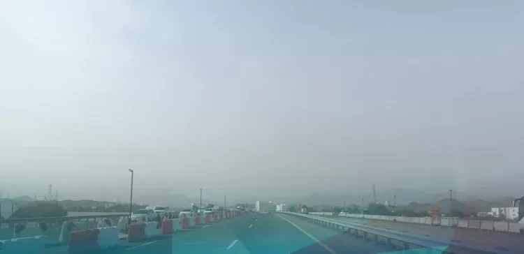 فتح تحويلة مرورية مؤقتة على ⁧‫طريق الرسيل بدبد‬⁩