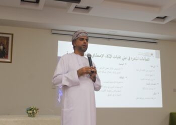 النقل والاتصالات وتقنية المعلومات تناقش مستقبل الذكاء الاصطناعي بمحافظة الداخلية