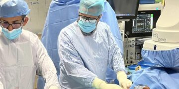 الأولى من نوعها في المنطقة.. زراعة جهاز تنظيم ضربات القلب اللاسلكي عبر القسطرة