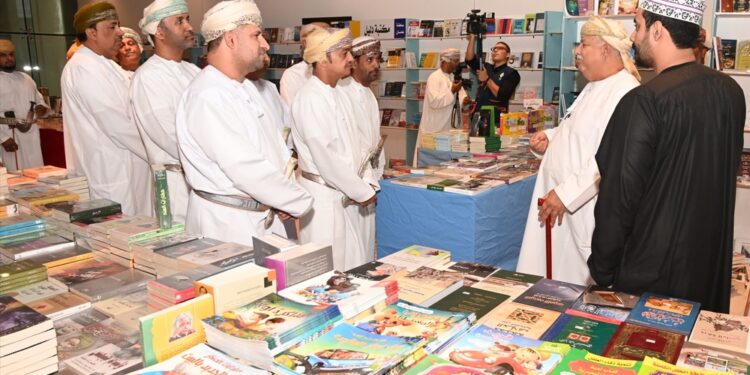 افتتاح معرض خريف ظفار للكتاب بصلالة