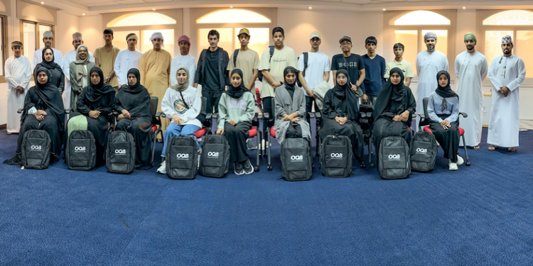 بدء برنامج مصفاة الدقم للقيادة للطلبة المجيدين 1 بدء برنامج مصفاة الدقم للقيادة للطلبة المجيدين