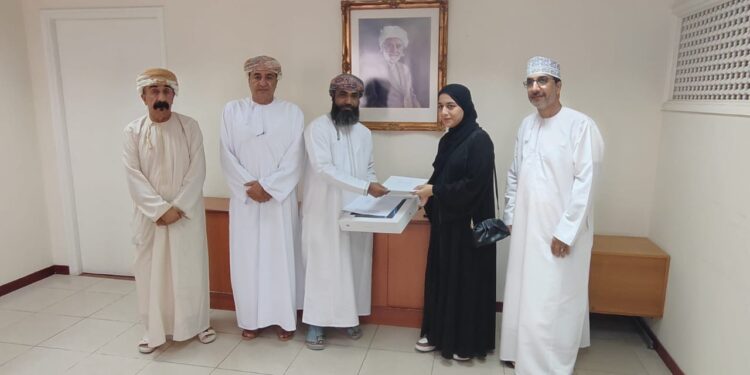 مؤسسة موسى بن عبدالرحمن حسن الوقفية تكرم الطالبة المتوفقة شيماء البلوشية 1 مؤسسة موسى بن عبدالرحمن حسن الوقفية تكرم الطالبة المتوفقة شيماء البلوشية