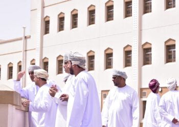 استلام مبنى مدرسة أمامة بنت حمزة بن عبدالمطلب بولاية الخابورة