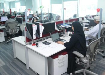 بنك مسقط يقدم 85 منحة دراسية وينفذ 414 برنامج تدريبي للموظفين في النصف الأول من العام