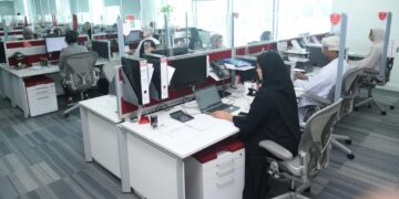 بنك مسقط يقدم 85 منحة دراسية وينفذ 414 برنامج تدريبي للموظفين في النصف الأول من العام