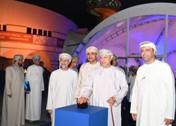 جهاز الاستثمار العماني يدشن أحدث سفينة صيد