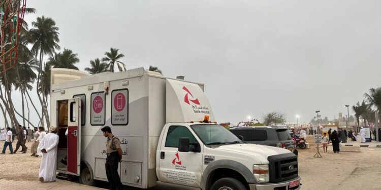 بنك مسقط يقدم الخدمات والتسهيلات المصرفية لزوار موسم خريف ظفار 