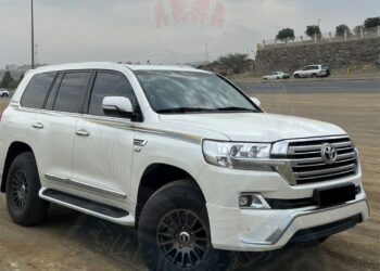 القبض على شخص بتهمة سرقة مركبة من أمام أحد المساجد في صلالة