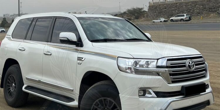 القبض على شخص بتهمة سرقة مركبة من أمام أحد المساجد في صلالة