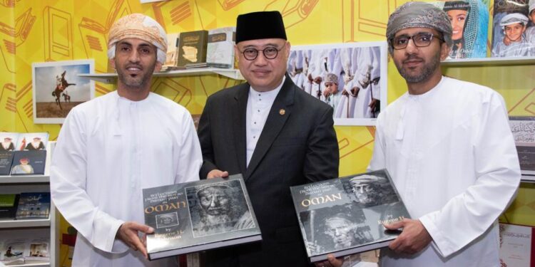 سلطنة عُمان تشارك في فعاليات معرض بروناي دار السلام للكتاب