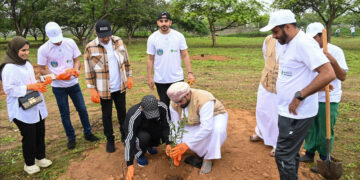 هيئة البيئة تُطلق حملة غرس الأشجار البرية بولاية صلالة