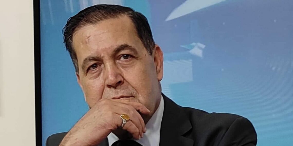 من ينفخ على الجمر أولاً؟