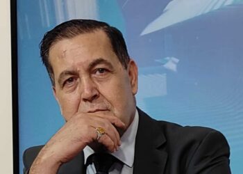 من ينفخ على الجمر أولاً؟