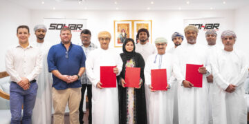 ميناء صحار والمنطقة الحرة يوقعان اتفاقيات لتمكين المؤسسات الصغيرة والمتوسطة في قطاع النقل البحري