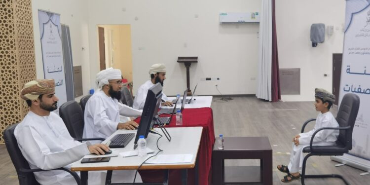 بدء منافسات المحطة الثانية من التصفيات الأولية لمسابقة السلطان قابوس للقرآن الكريم بالرستاق