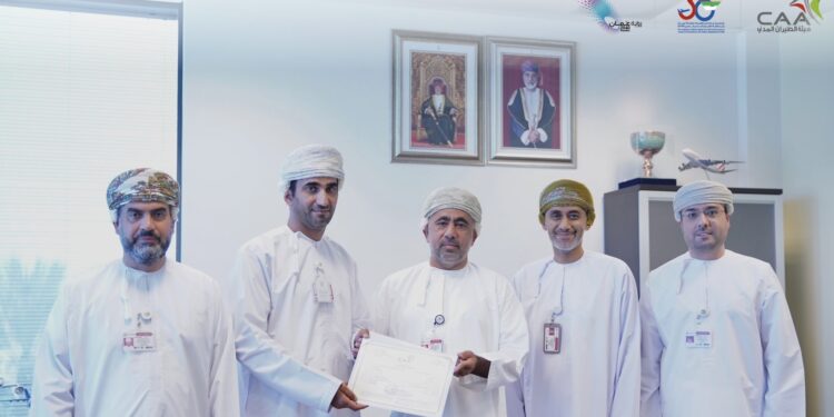 هيئة الطيران المدني تجدد شهادة ترخيص مطار صحار لمدة ثلاث سنوات
