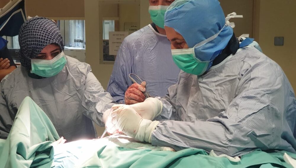 نجاح عملية معقّدة لطفل يُعاني من قصور خلقي في الغدّة الدرقية أثناء فترة الحمل