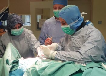 نجاح عملية معقّدة لطفل يُعاني من قصور خلقي في الغدّة الدرقية أثناء فترة الحمل