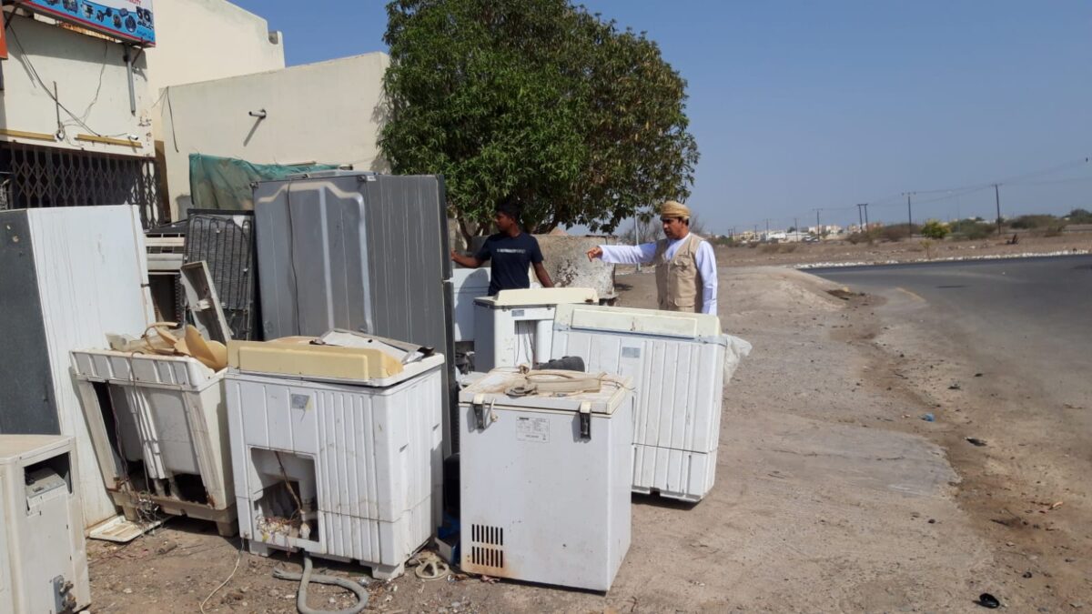 حملة تفتيشية وتوعوية مكثفة على المحال التجارية بالمنطقة الصناعية بالخابورة 2 b25454d1 e375 47b7 9ce4 9fa7f9c8045e
