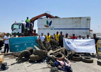 تنفيذ حملة تنظيف البيئة بمنطقة ميناء الصيد البحري في صور