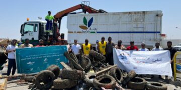 تنفيذ حملة تنظيف البيئة بمنطقة ميناء الصيد البحري في صور