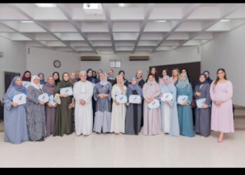 ورشة تعريفية بفن البروتوكول والإتيكيت تنفذها جمعية المرأة العمانية بمسقط