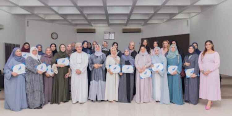 ورشة تعريفية بفن البروتوكول والإتيكيت تنفذها جمعية المرأة العمانية بمسقط